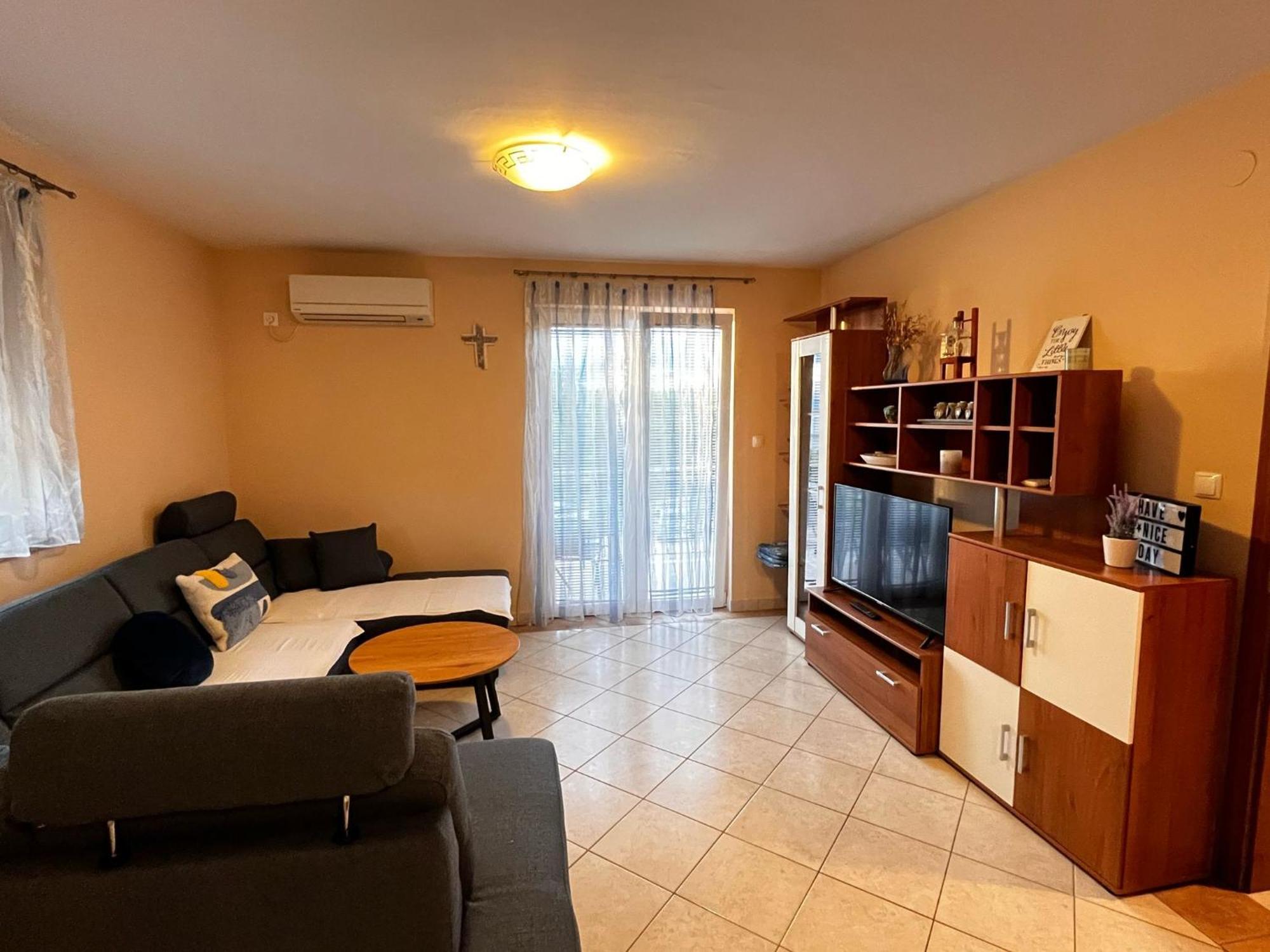 Apartments Jadranka Малинска Экстерьер фото