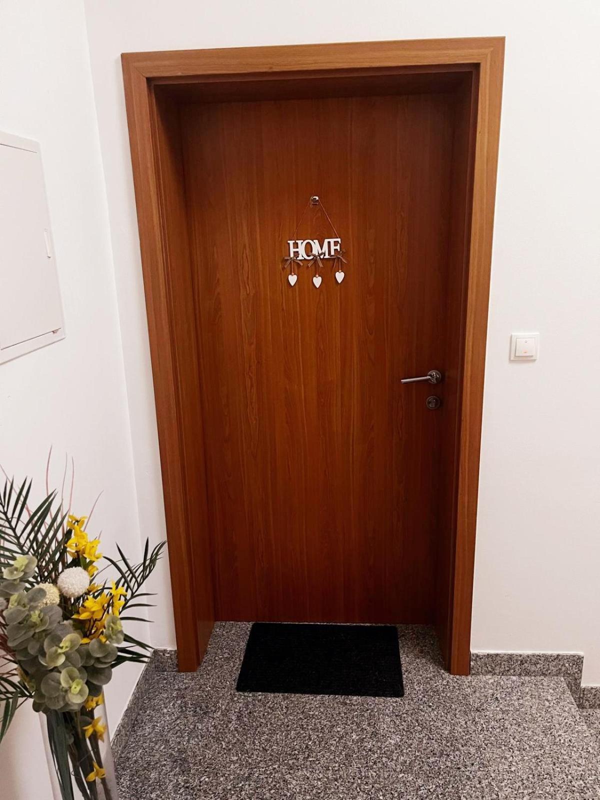 Apartments Jadranka Малинска Экстерьер фото